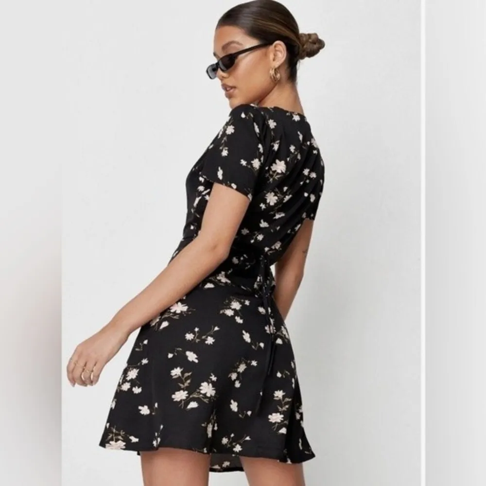 black floral half button mini dress size 0 NWT - Image 4