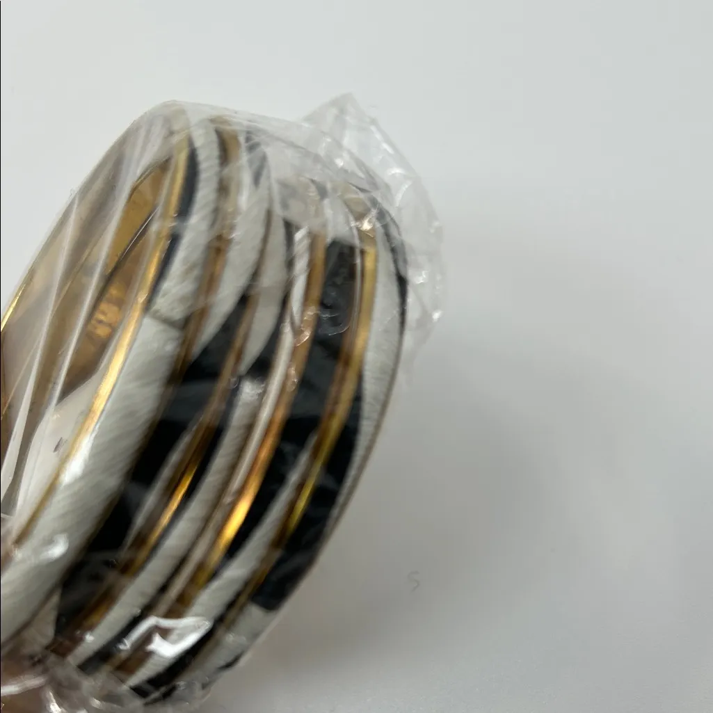 Chic Gold and Black Bracelet Set - Image 9