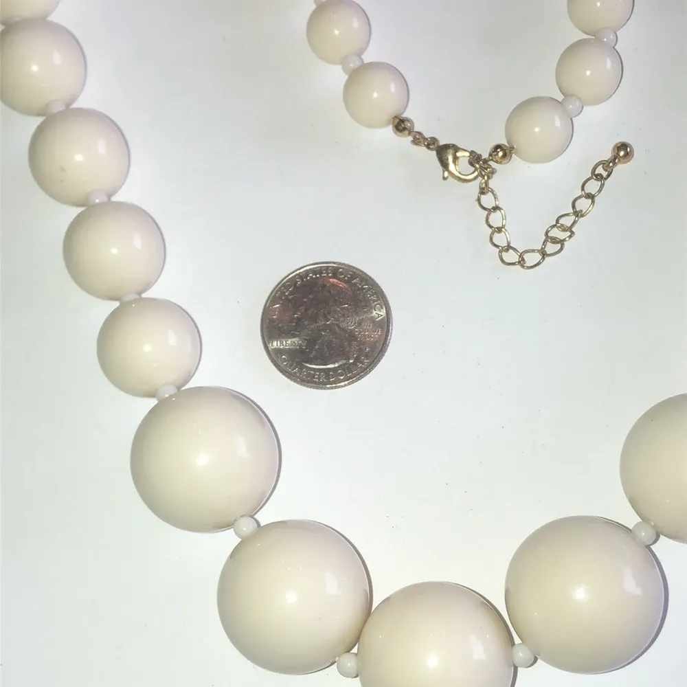 Vintage Off White Chunky Beaded Retro Boho Necklace - Image 4