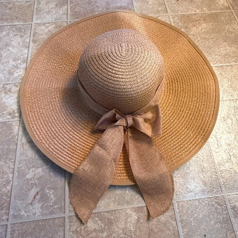 Cute Boho sun hat with bow. OS - Image 2