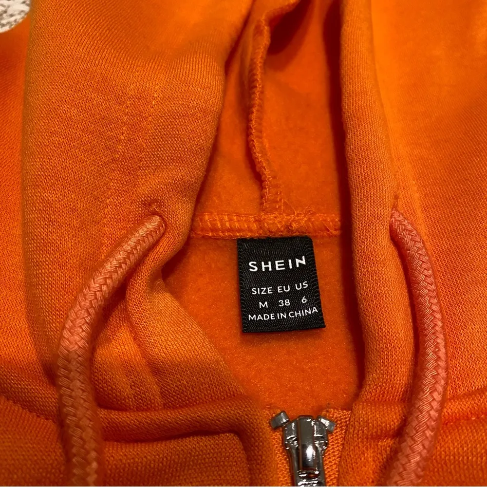 SHEIN Women’s Orange Zip-Up Crop Hoodie Size Medium - Image 4