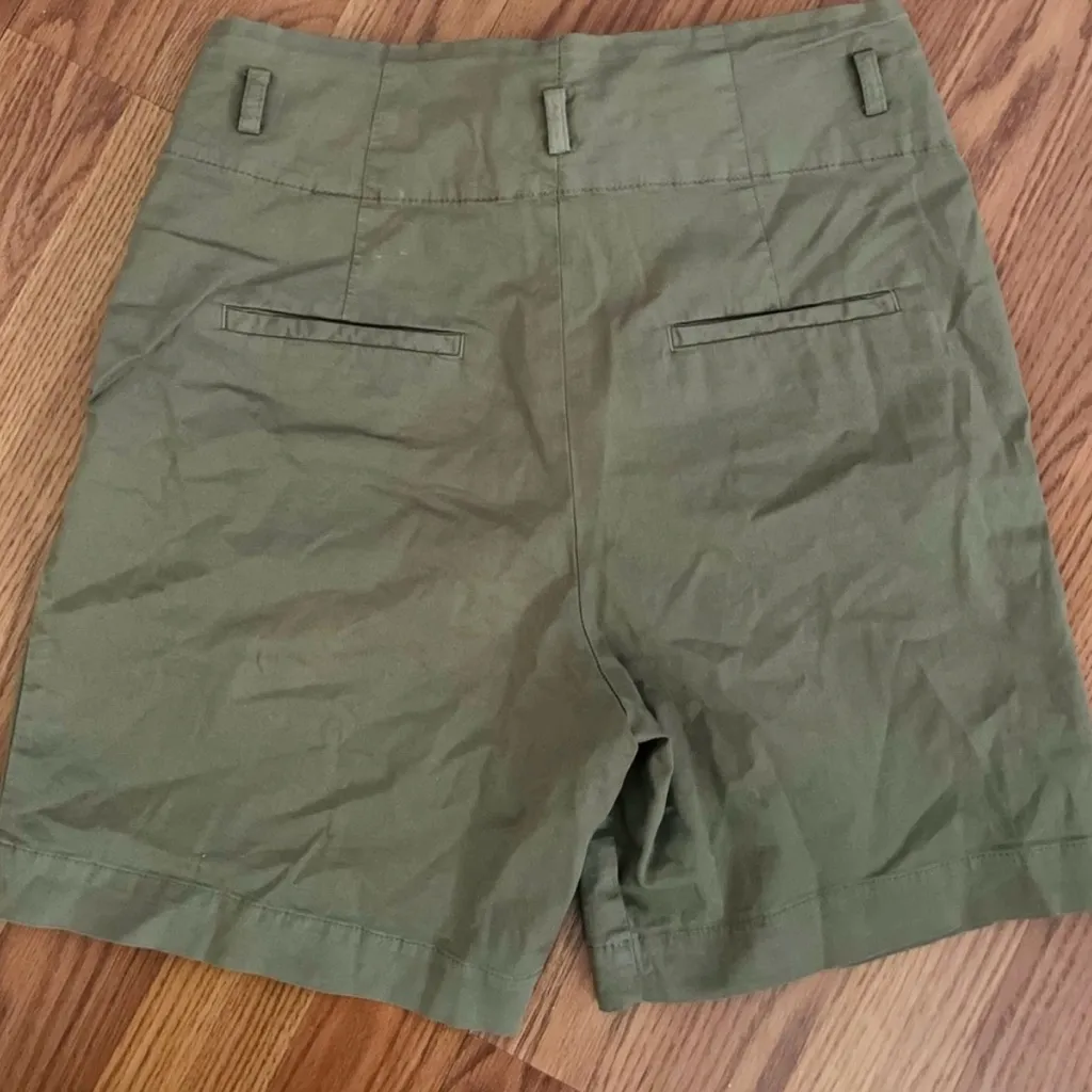 Zara Basic Green Khaki Pleated Shorts - Image 2