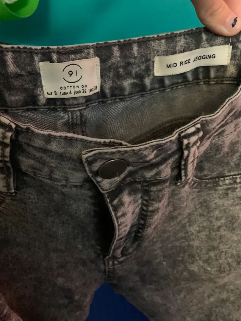 Grey Acid Wash Mid-Rise Jeggings - Image 9