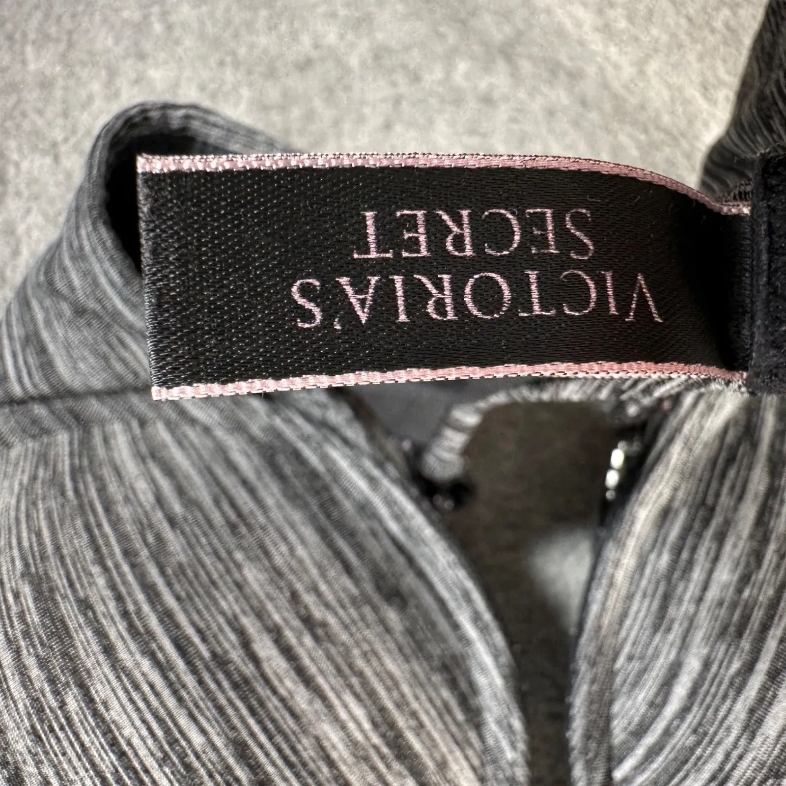 Victoria's Secret Padded Plunge Bra Women's 32B Heather Gray Mesh Cutout - Image 4