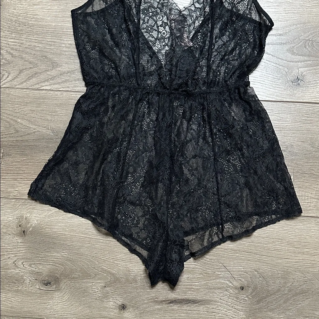 Victoria Secret Black Lace V-Back One Piece Bodysuit Romper Size Small - Image 3