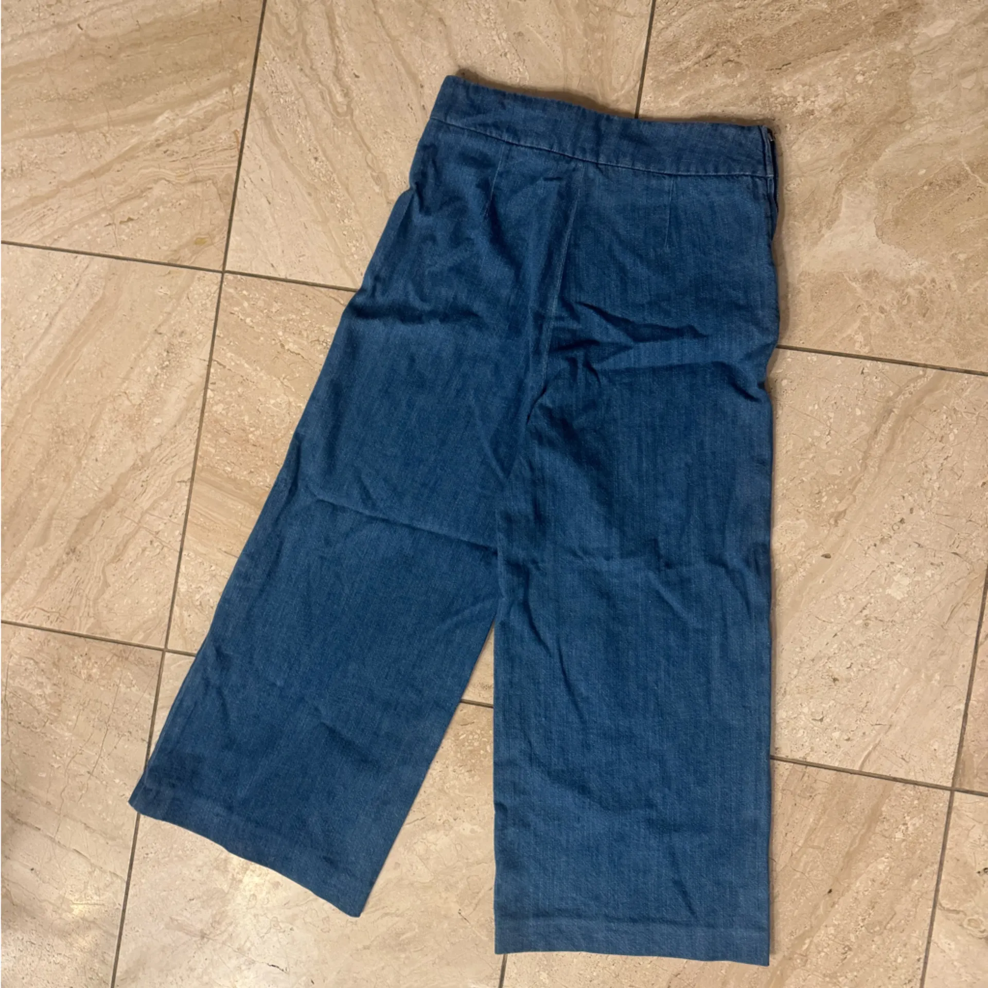 Free People Wide leg Jean crops Blue Denim 24" inseam size 10 - Image 2