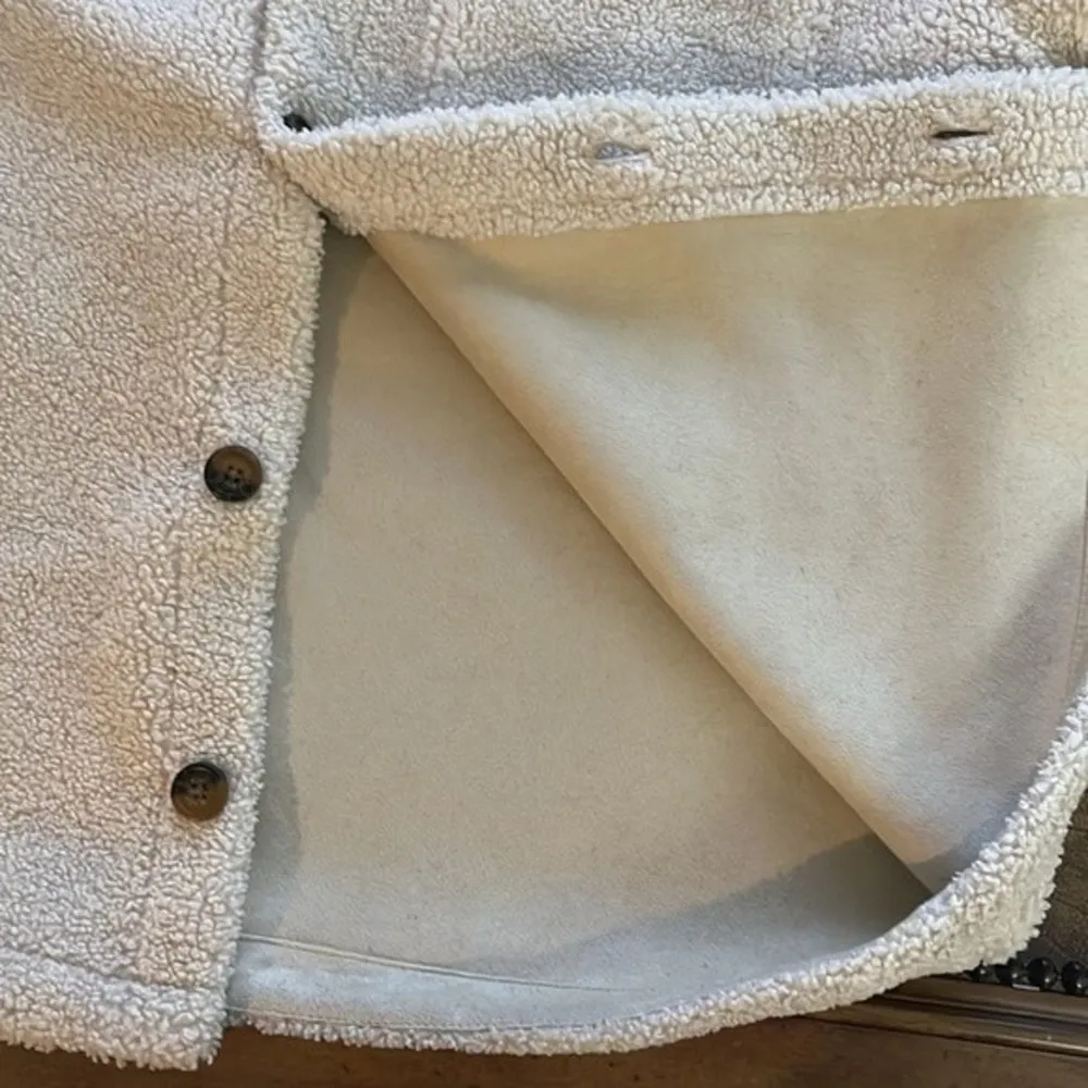 Zara Womens Cream Relaxed Fit Sherpa Long Sleeve Button Up Shacket sz S/M - Image 95