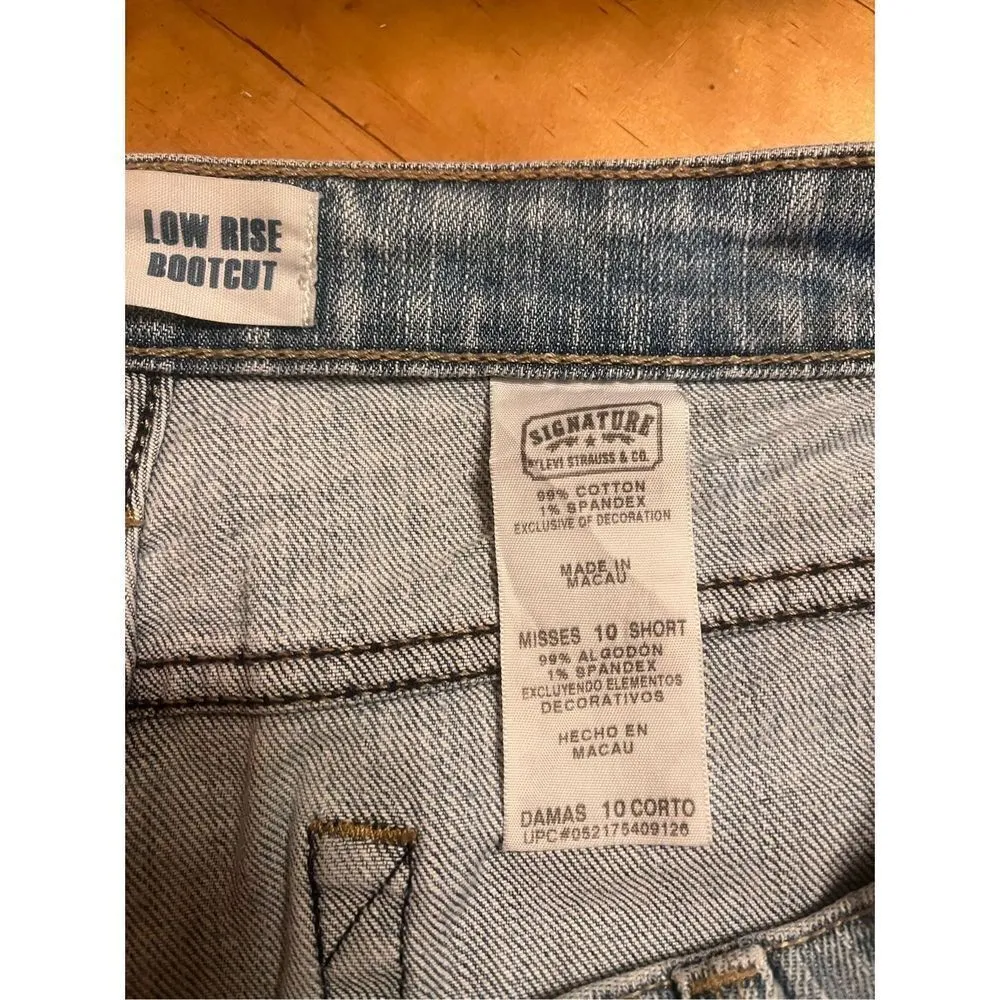 Signature by Levi Strauss & Co. Low Rise Bootcut Jeans Women's 10 Short Blue (13 - Image 6