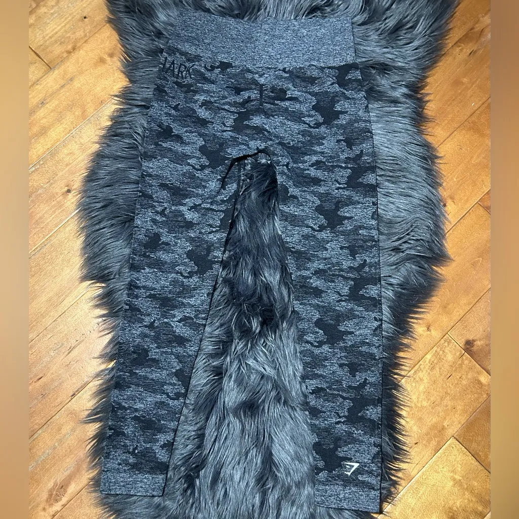 Gymshark Camo Seamless Leggings Black Black and Gray Camo Leggings Size Medium - Image 4