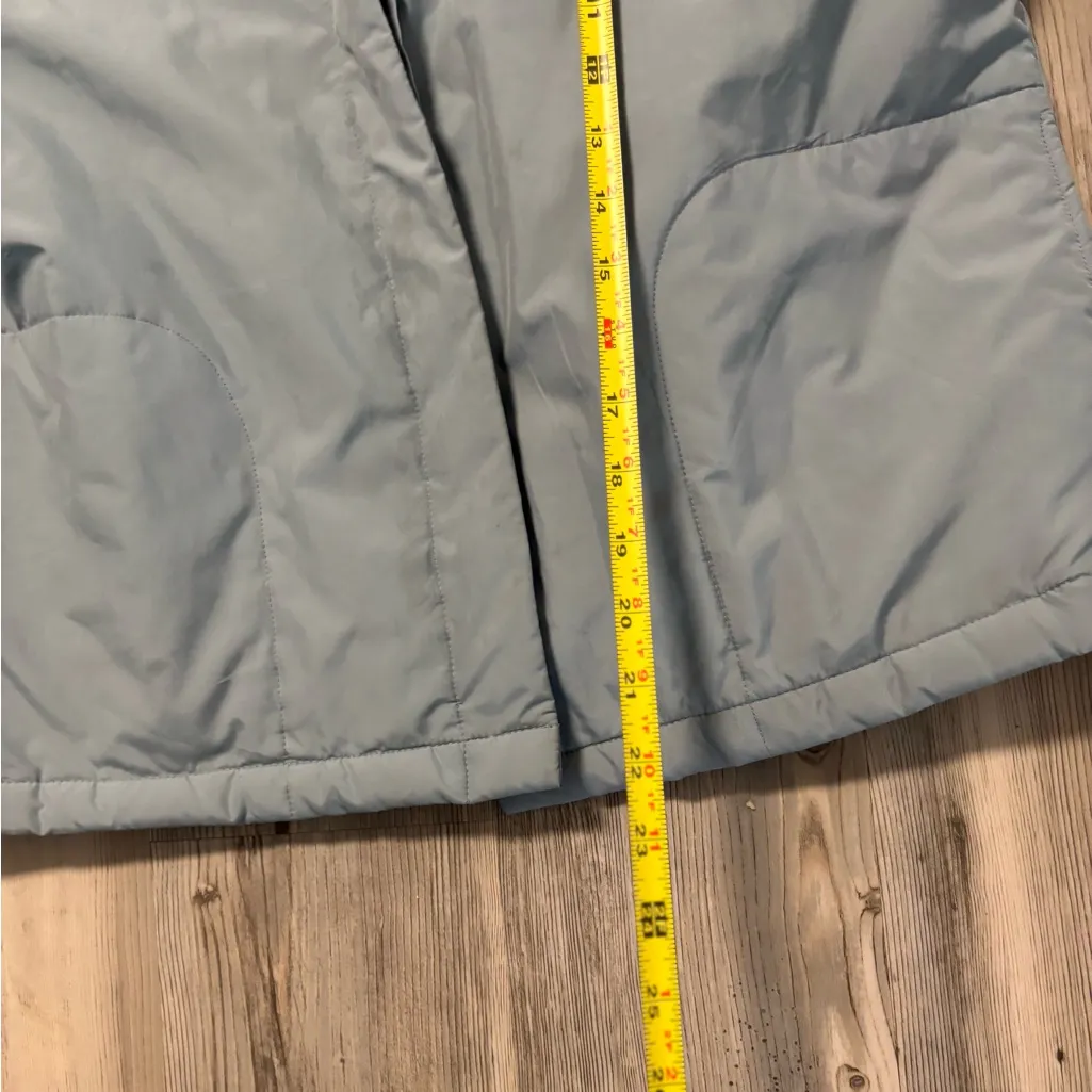 GAP Women's Light Gray Puffer Jacket NWOT - Image 4