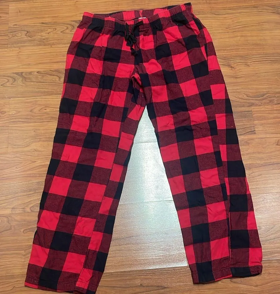 Old Navy Women’s buffalo plas Red/black Pajamas size med - Image 5