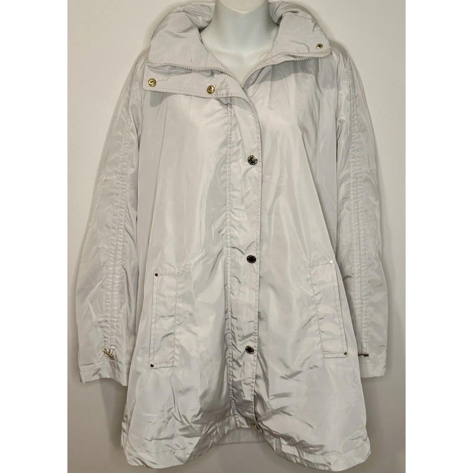 MSRP $220 Via Spiga Ruched Sleeve Packable Rain Jacket Tan Size M Medium EUC!! Brown - Image 2