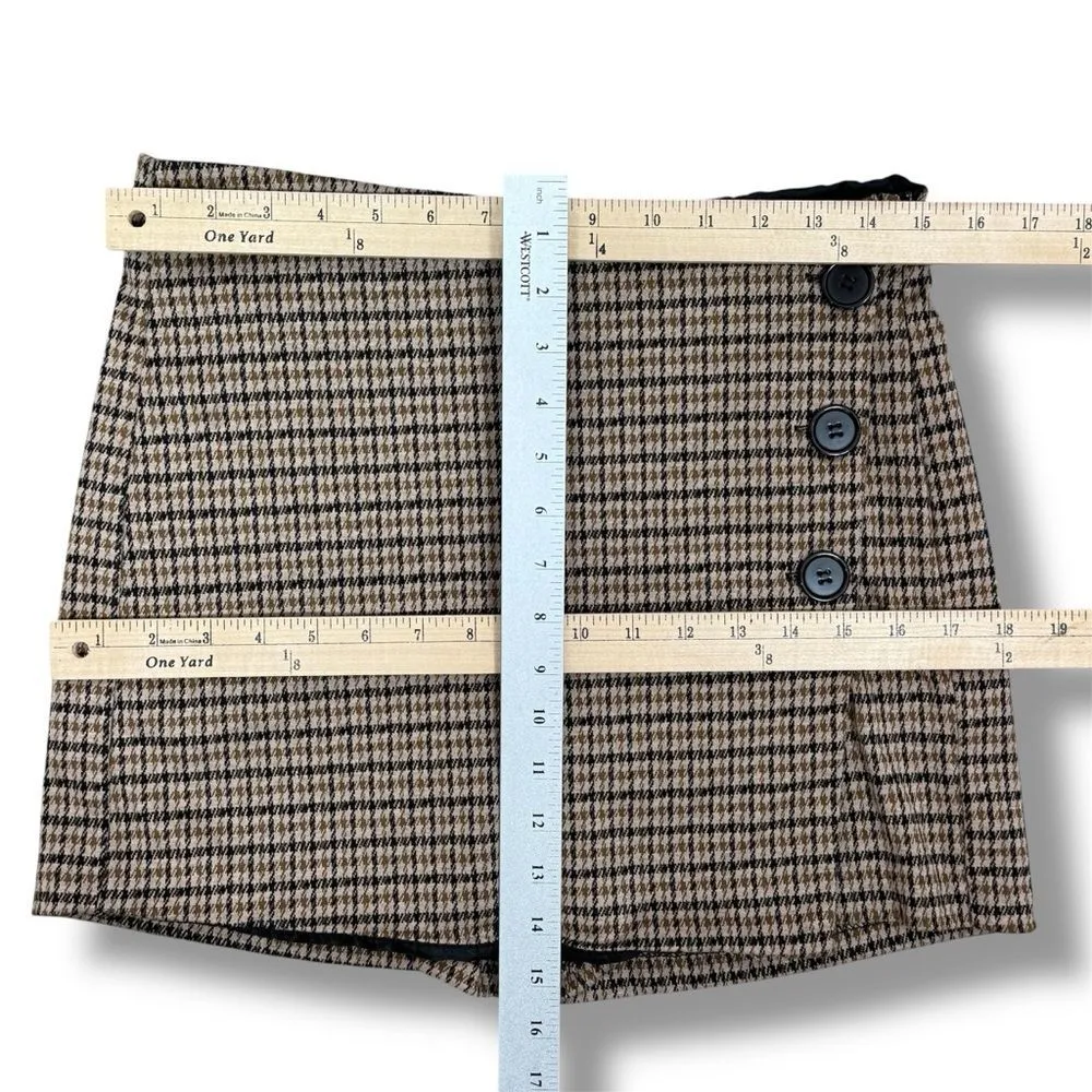 Love Tree  Houndstooth Knit Button Side Mini Skort Tan Black Large - Image 12
