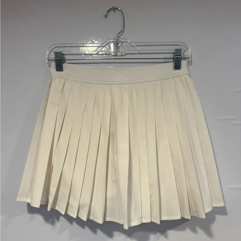 Pleated Lululemon Court Rival white tennis skirt - Image 4