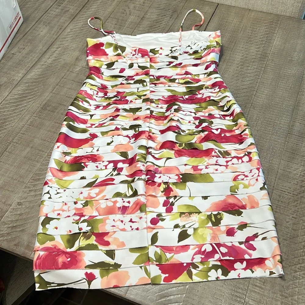 Dressbarn Ladies Sz 14 Knee Length Floral Pink White Strappy Tiered Ruffle Dress - Image 4