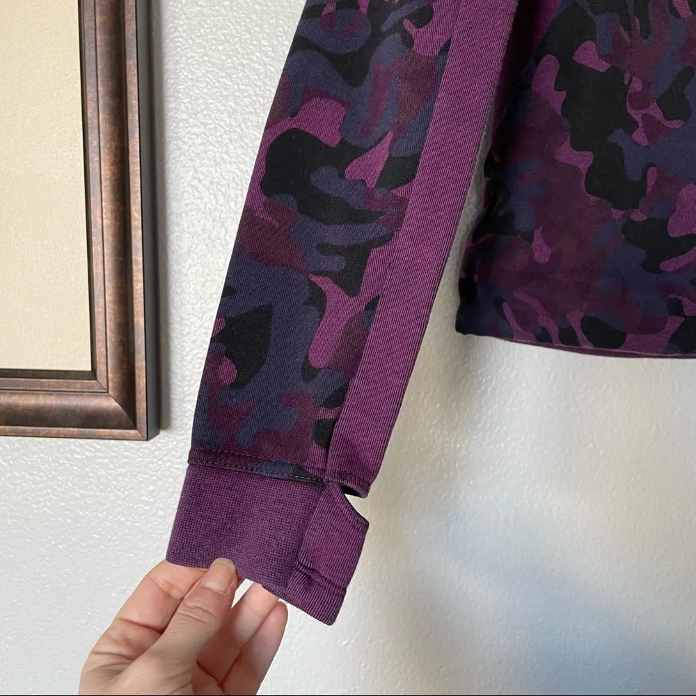 Nike Tech Fleece Camo Crewneck Pocket Sweatshirt in Mulberry Purple Size Small - Image 5