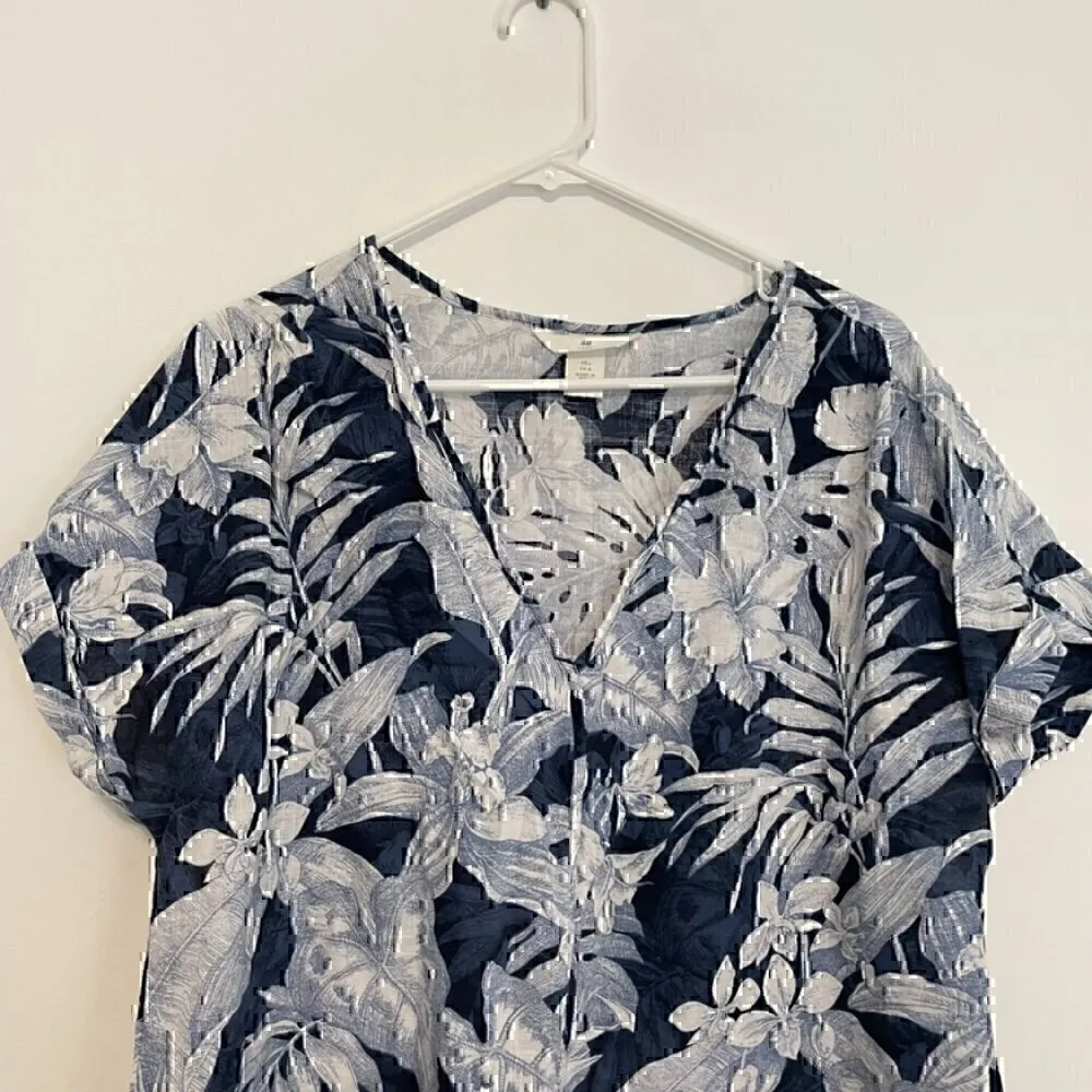 H&M L.O.G.G. V-Neck Cotton Blouse Blue Tropical Hawaiian Floral Leaf Leaves Boho - Image 4