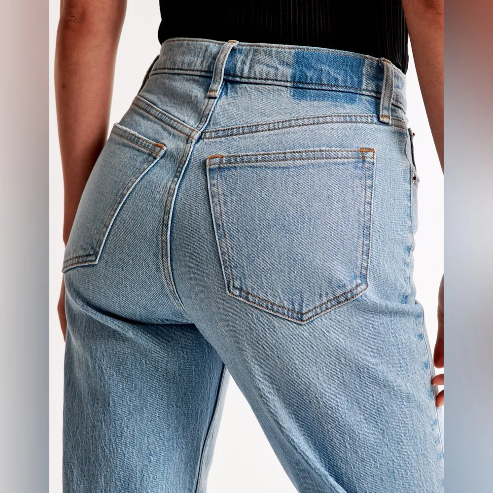Abercrombie & Fitch the 90’s Relaxed High Waist Jeans Light Wash size 32s (NWT) - Image 7