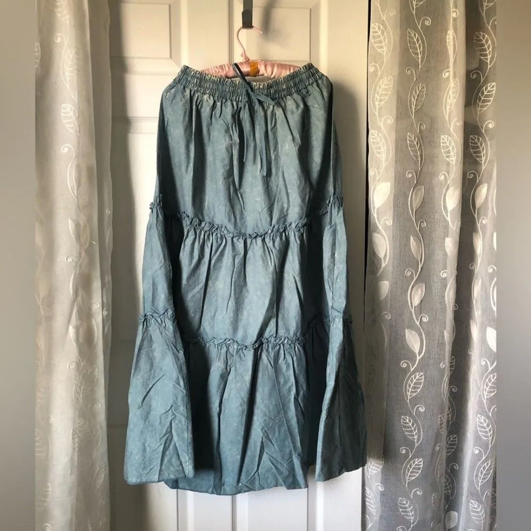 ZENANA Elegant Tiered Full A-line voluminous maxi Skirt elastic waist size L - Image 4