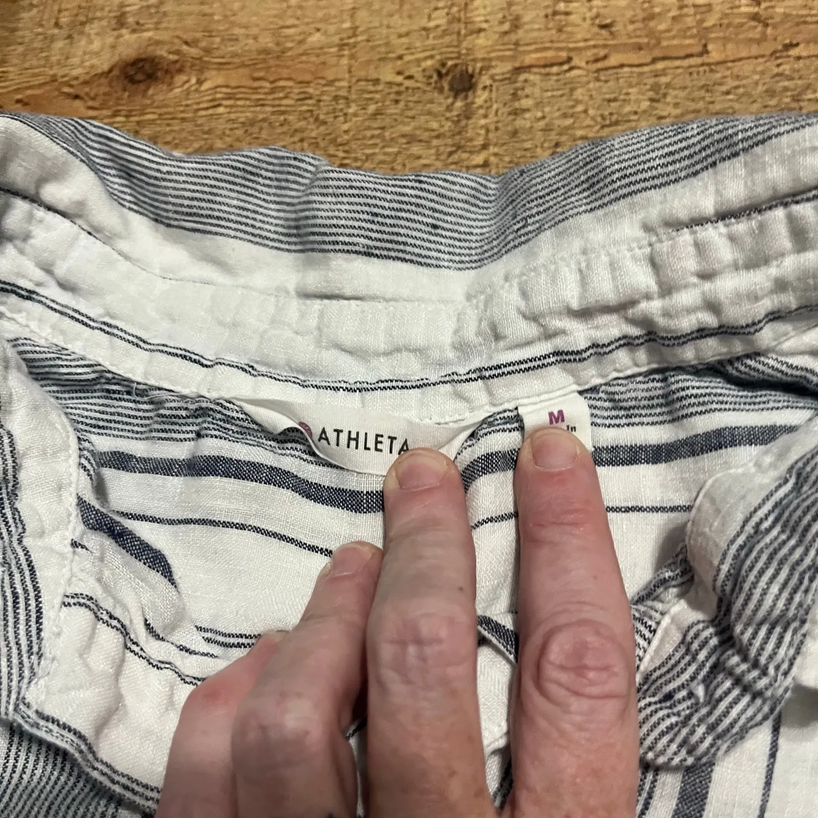 Athleta Women's 100% Linen Navy White Striped Beachy Peninsula Tunic Top Sz M - Image 5