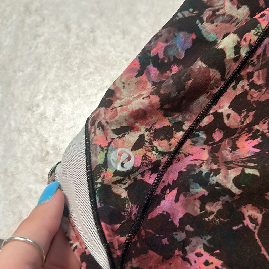 Lululemon Hotty Hot Shorts 4" Stencil Blossom Red Multi /‎ Sheer Blue - Image 8