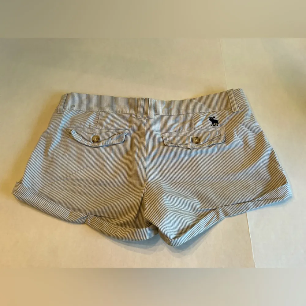 Blue and White Striped Perfect Stretch Shorts Size 4 - Image 2