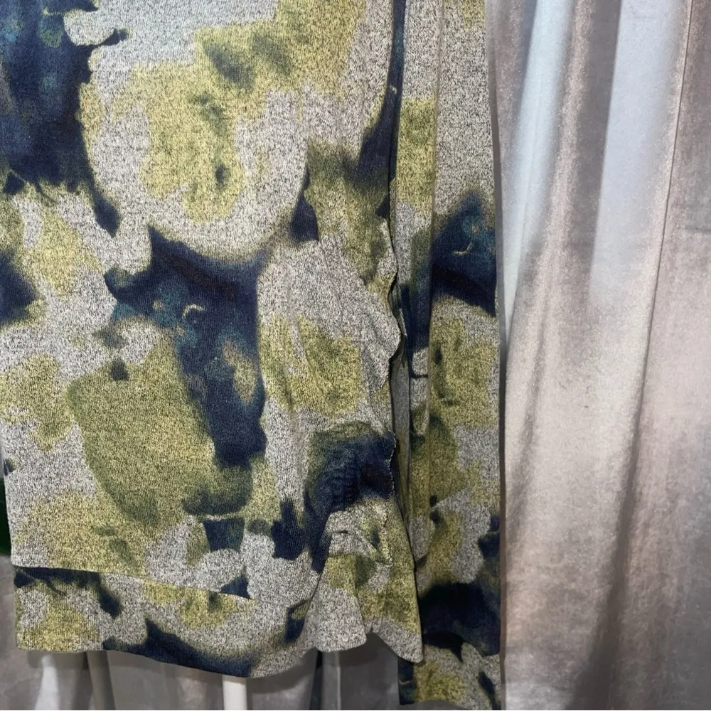 Simply Vera-VeraWang Women's Long Sleeve Top Blue/Green/Gray Tie Dyed- Medium - Image 6