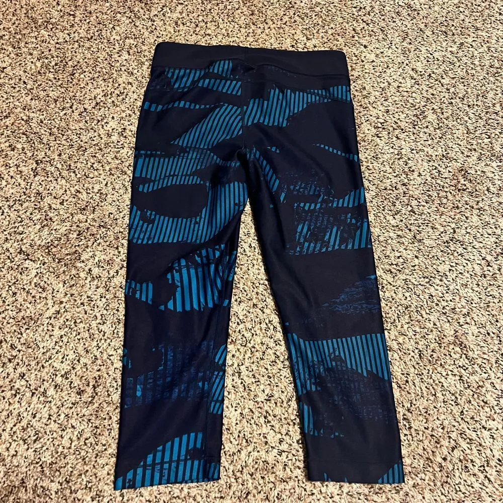Under Armour Athletic Capri Leggings Geometric Print Compression Workout Pants M - Image 6