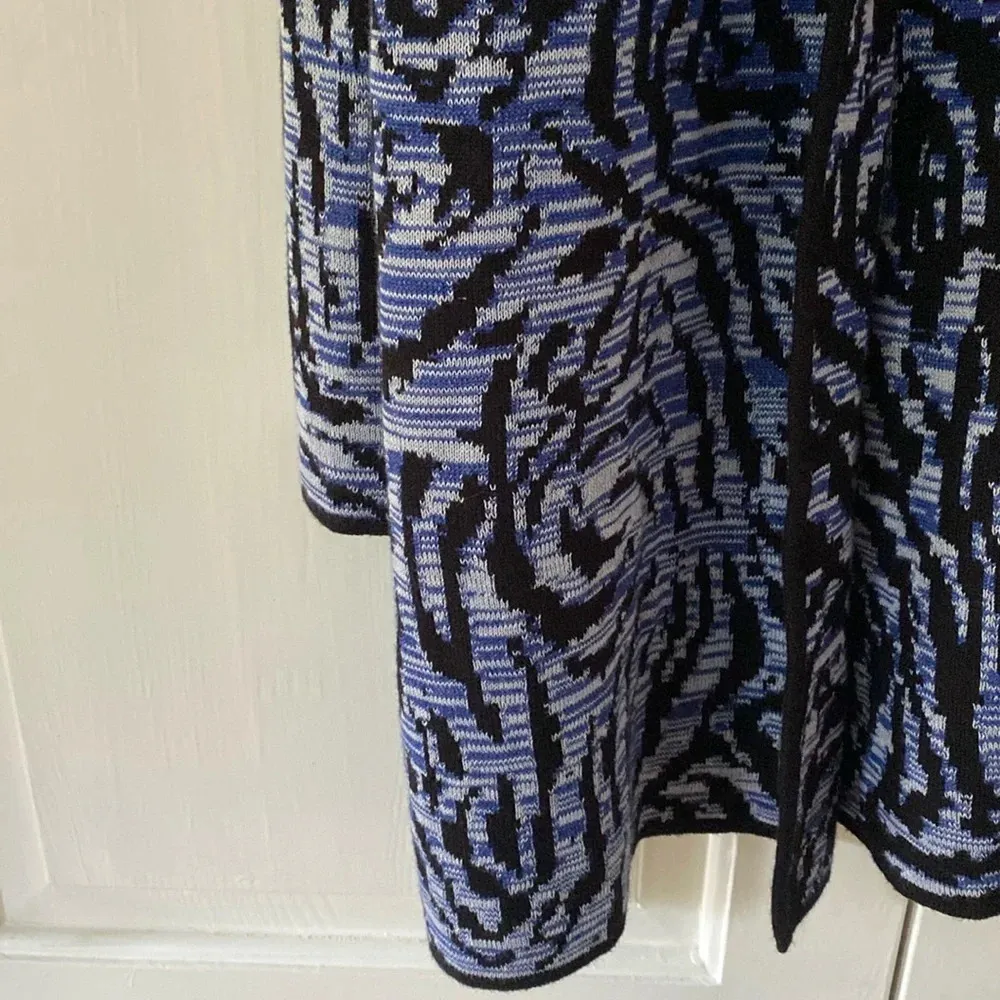 Kasper Blue Black and White Open Front Tunic Length Cardigan Size Large Artsy - Image 2