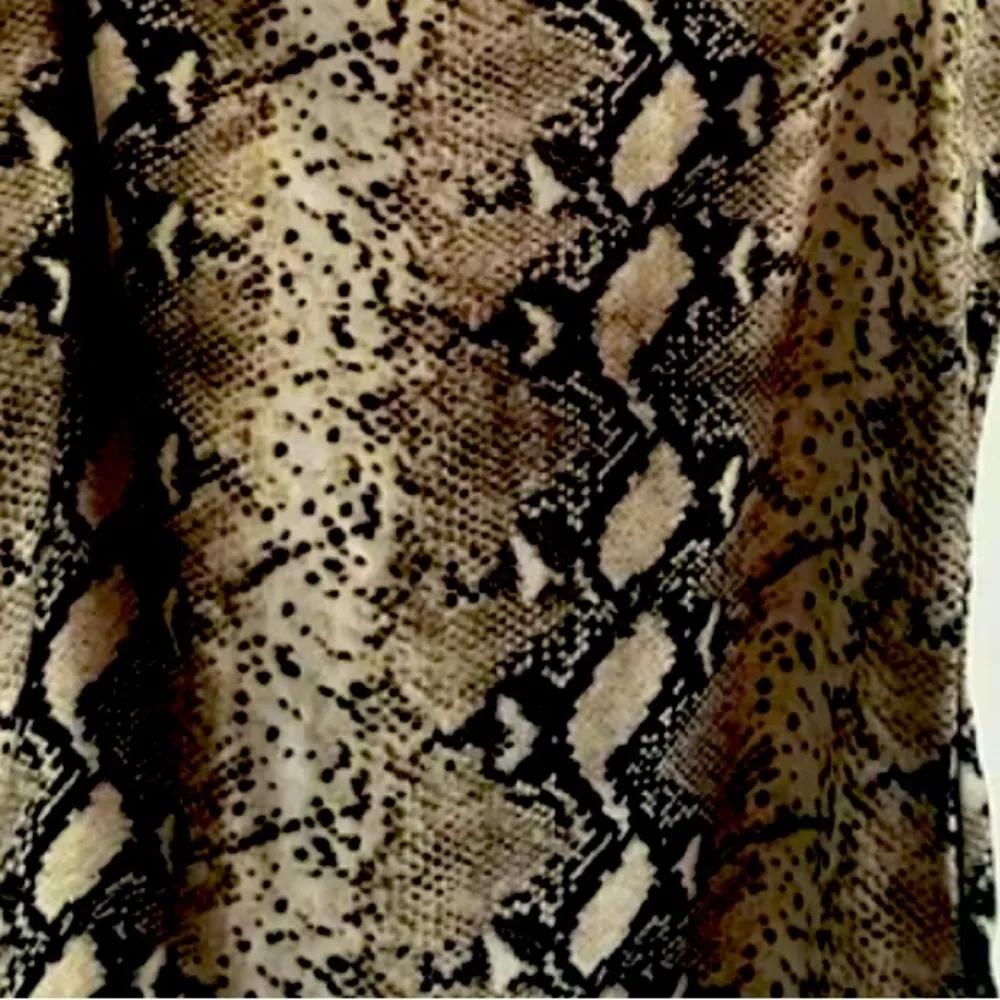 Sexy snakeskin tank. Form-fitting  Med - Image 3