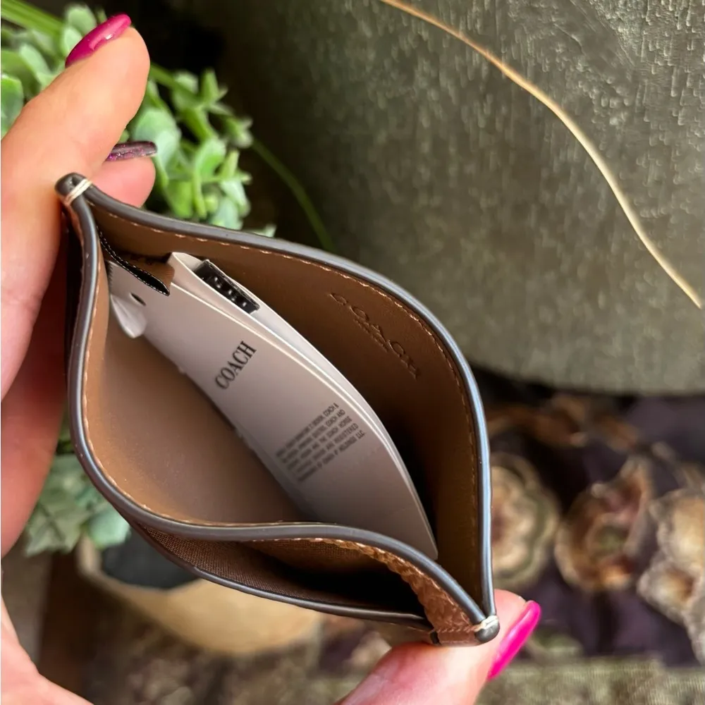 Authentic COACH  LIP💋 pebbled smooth leather card case - Image 7