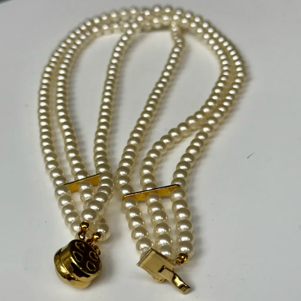 Vintage Gold Tone Triple Strand Faux Pearl Necklace with Pearl Centerpiece White - Image 5