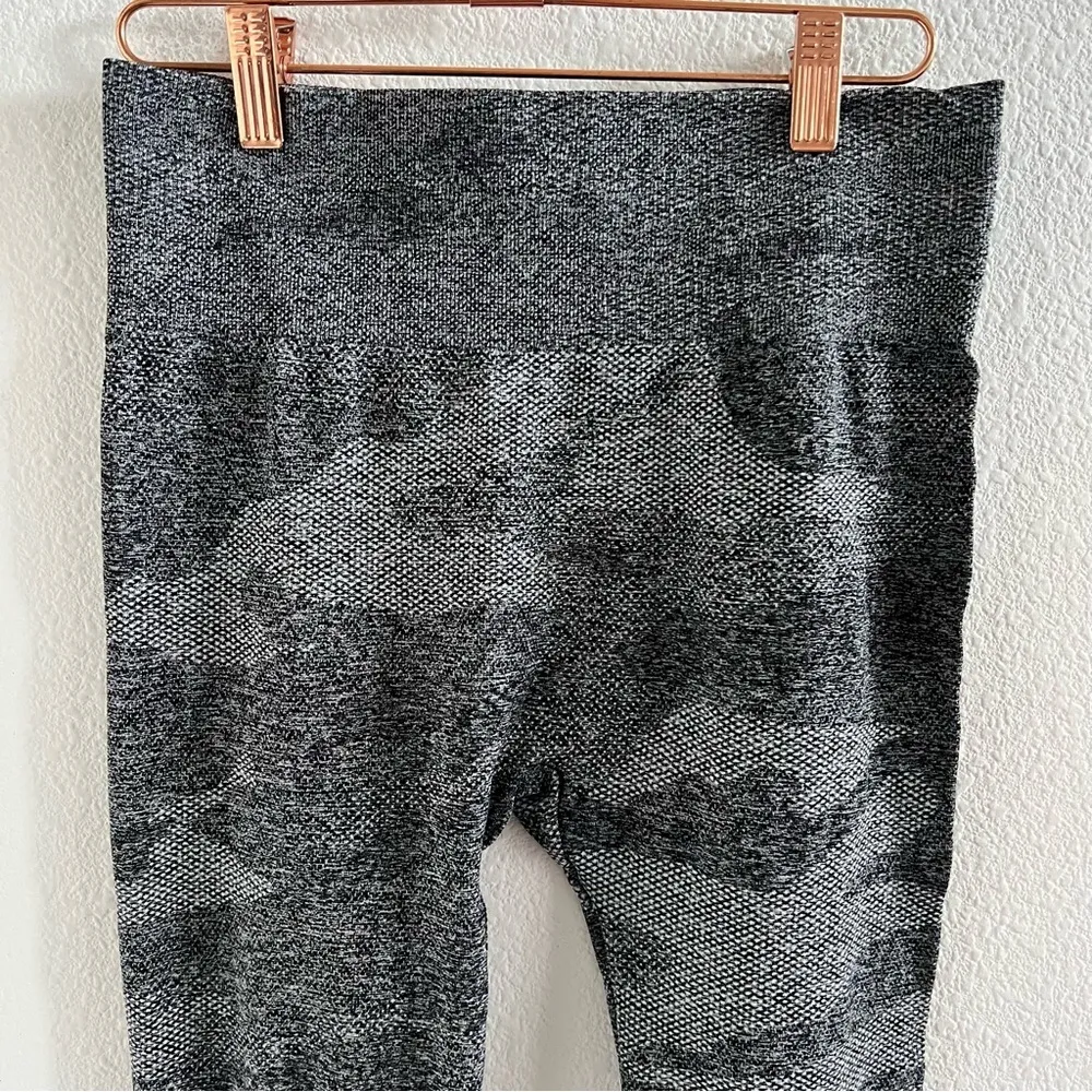 C&C California Gray Camouflaged Camo Active Legging Tights Mesh Back Medium - Image 2