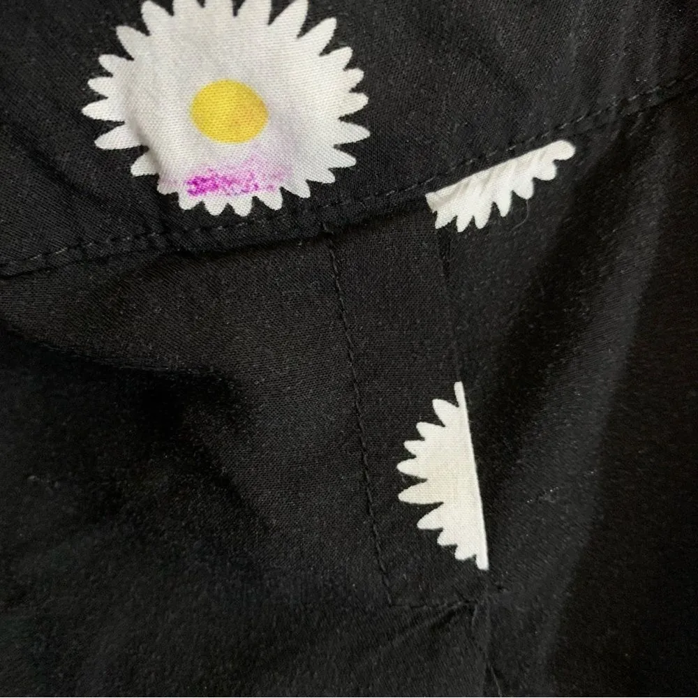 𝅺Urban‎ Outfitters Black Daisy Print High Rise Shorts- Large - Image 4