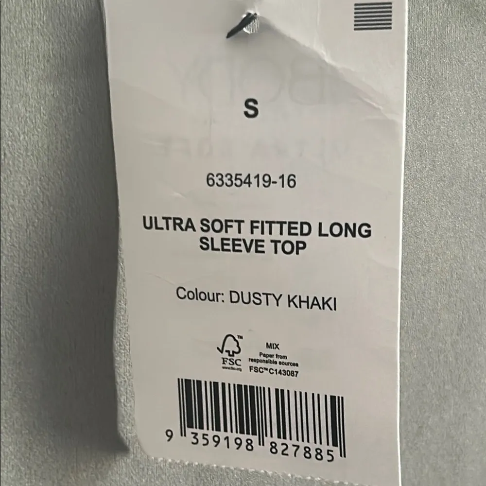 New Cotton On Buttery Soft Stretch Fitted Long Sleeve Athletic Workout T-Shirt - Image 4