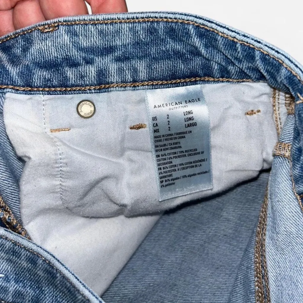 American Eagle Mom Jeans Size 2 Long Distressed Light Wash Ripped Knees - Image 8