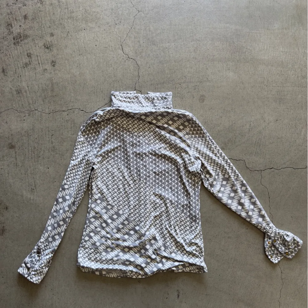 BCBGMAXAZRIA / women’s Geometric Print Shirt / M / gray - Image 6