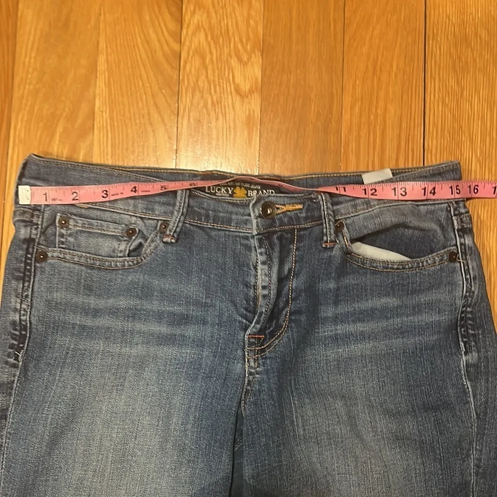 Lucky brand sweet n crop jeans size 6/28. - Image 4