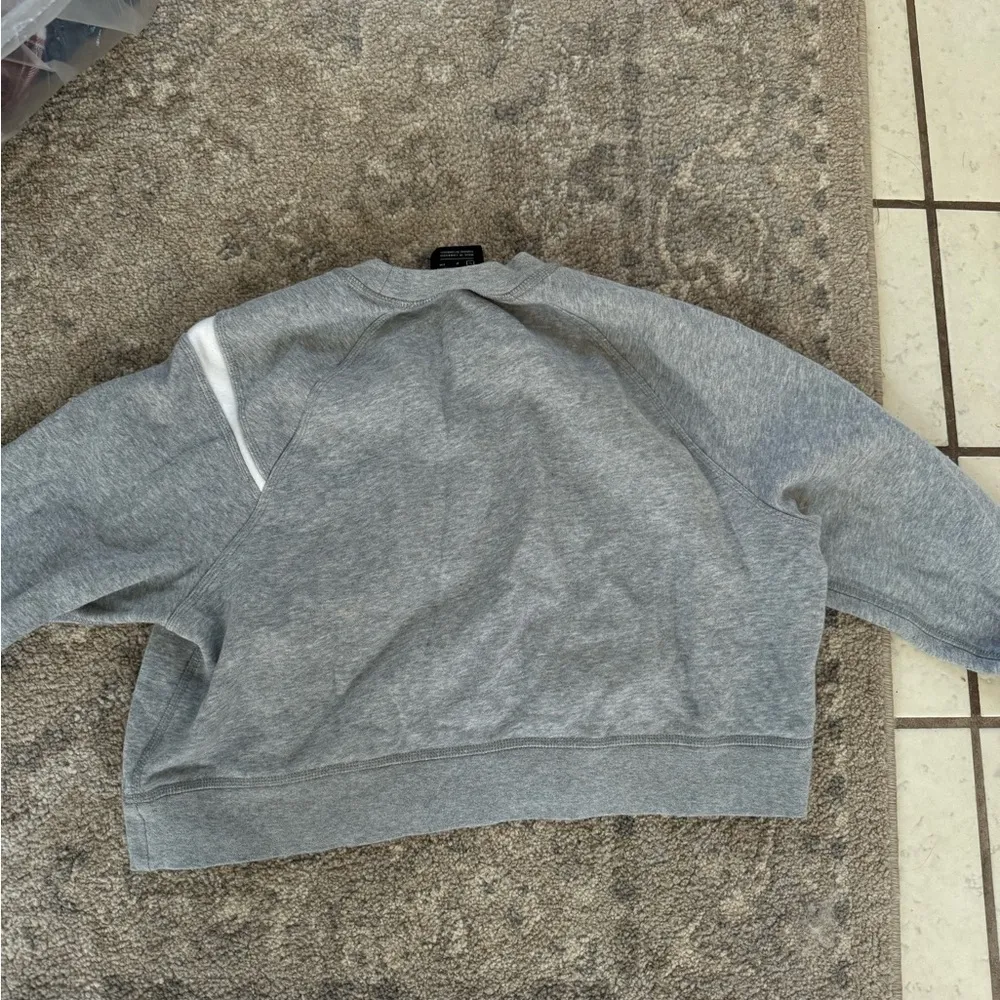 gray crop crewneck sweatshirt!! - Image 2