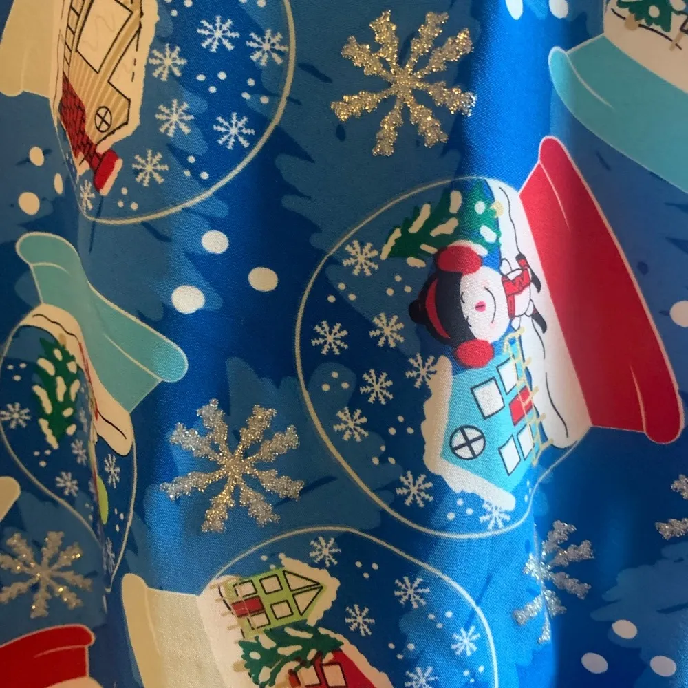 NWT Adorable Snowman Snowglobe Scrub Shirt Size M - Image 3