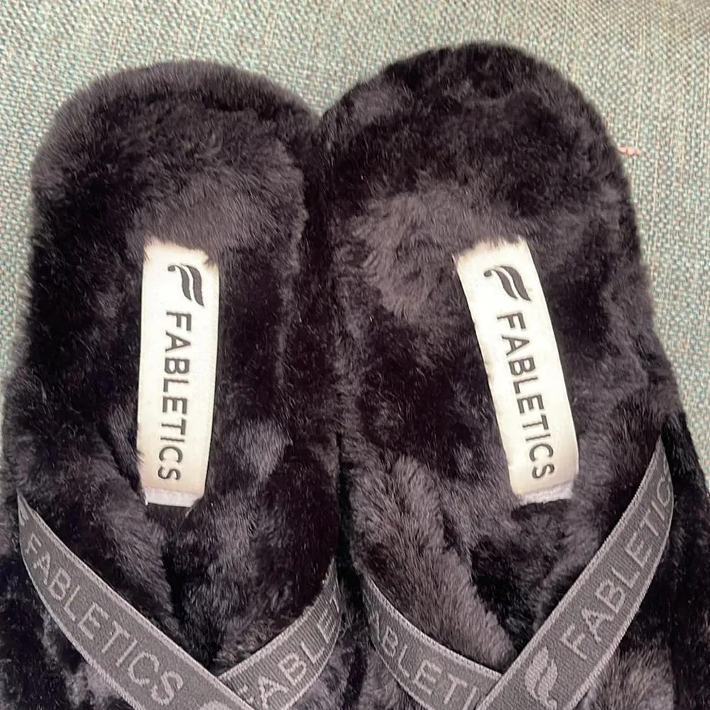 Fabletics Snug Strap Slipper Fuzzy Women Size 6 - Image 5