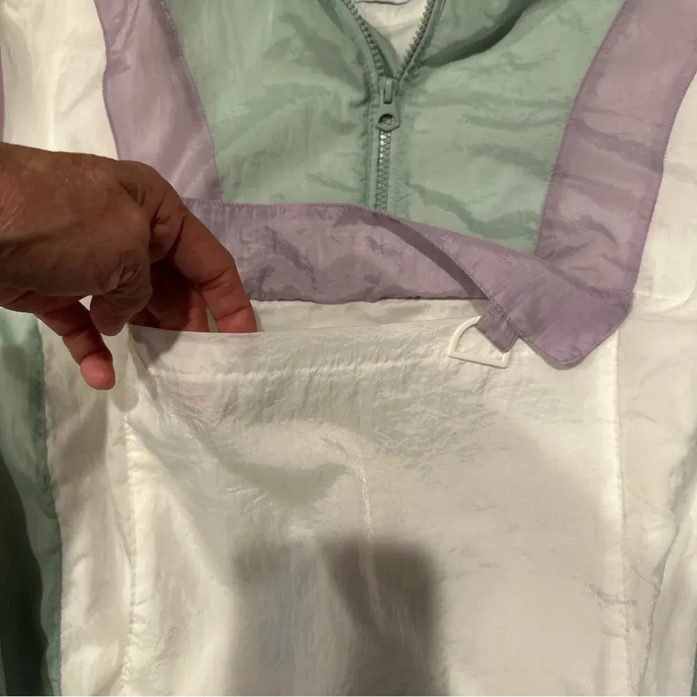 BERSHKA PULLOVER RETRO 80S COLOR
BLOCKING CROPPED WINDBREAKER JACKET MED/LAR - Image 4