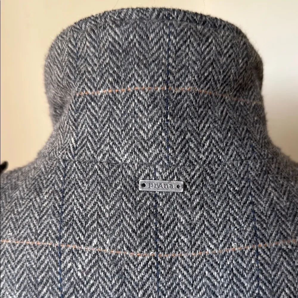 Prana Caprise Insulated Wool Blend Convertible Gray and Black Trench Coat - Image 9