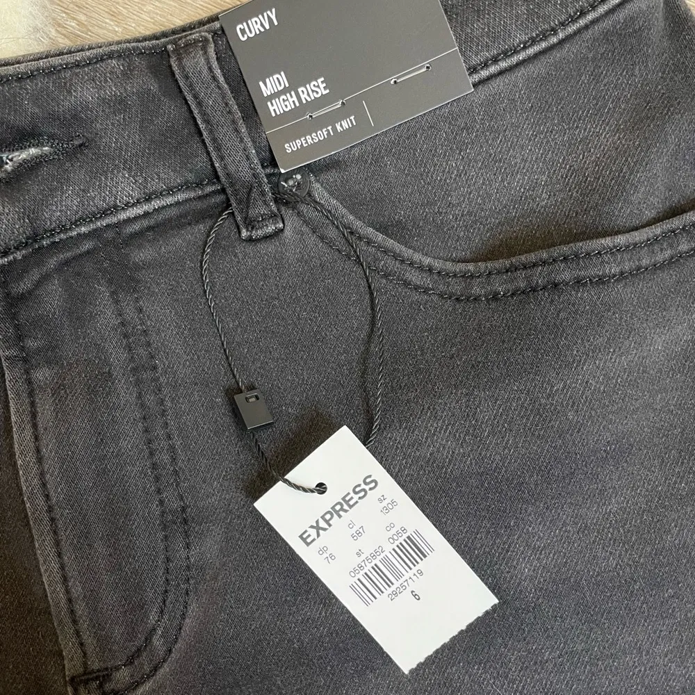 Express midi high rise black denim shorts - Image 2