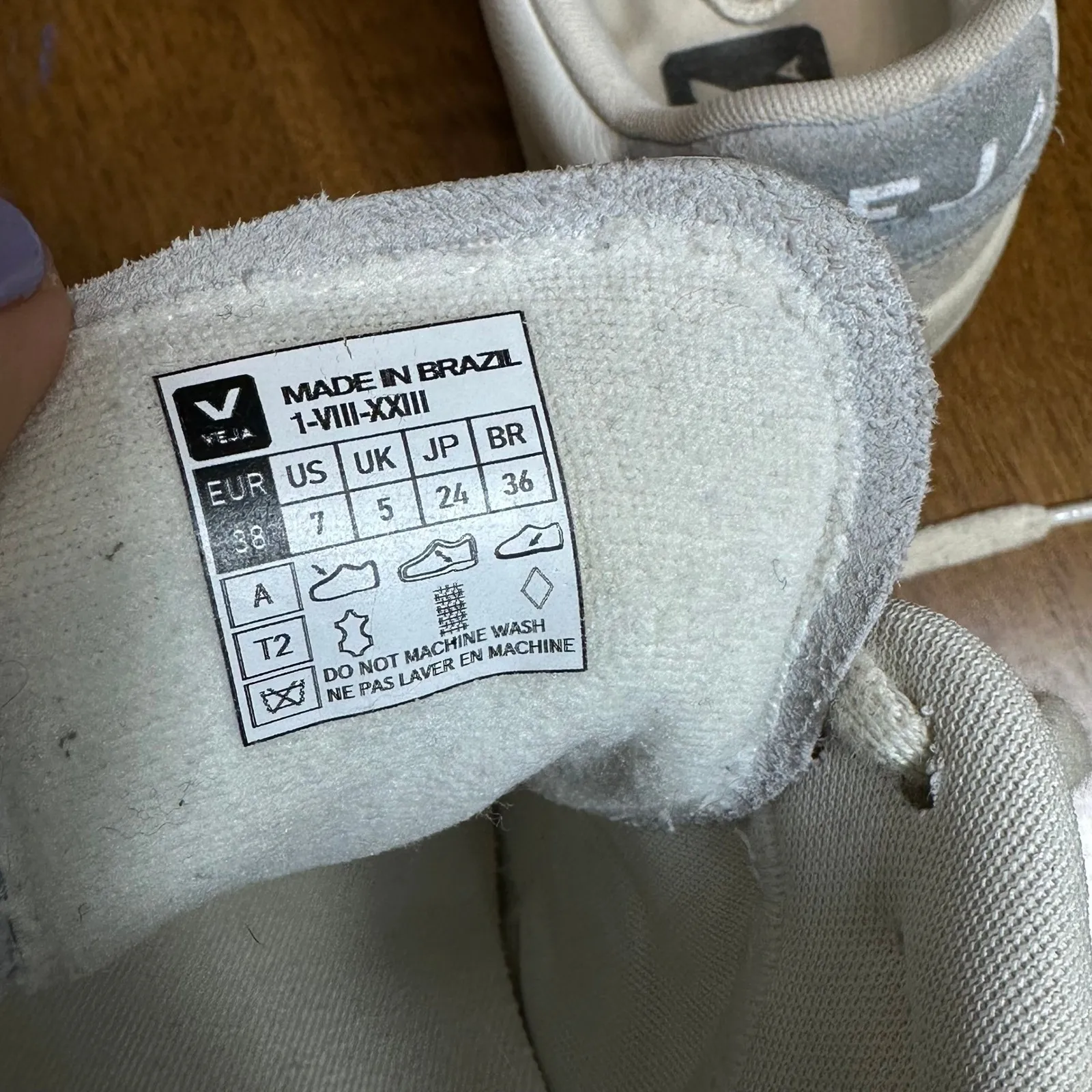 Veja Women's V90 Low-Top Leather Trainer Sneakers Size US 7‎ White Gray Casual - Image 3