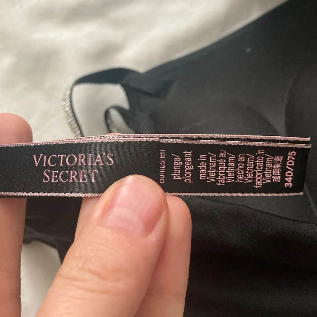 NWOT Victoria’s Secret Bombshell Double Shine Strap Push-Up Bra Size 34 D Black - Image 6