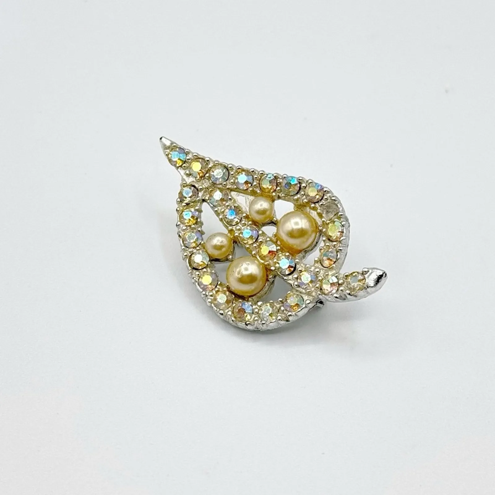 Vintage Gold Tone Faux Pearls Rhinestone Leaf Shape Needlepoint Brooch 2” - Image 4