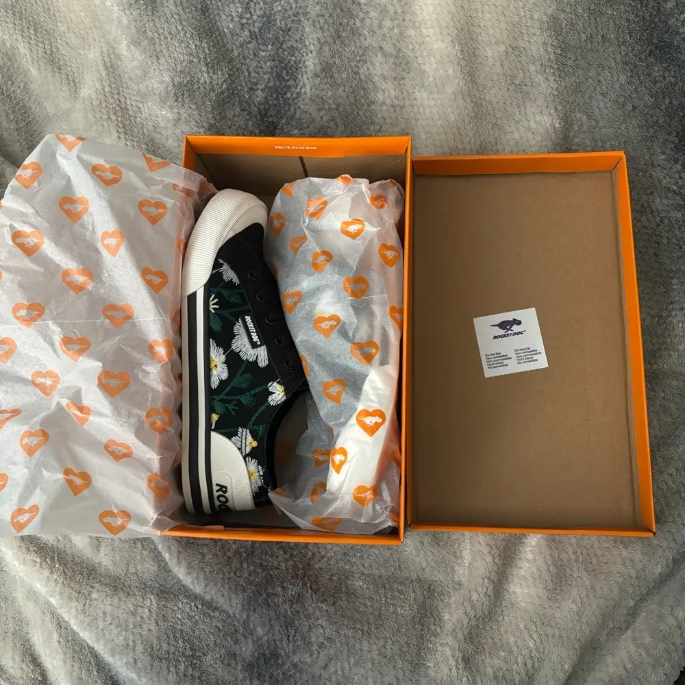 Rocket Dog Embroidered Jazzin Floral Sneakers - Image 9