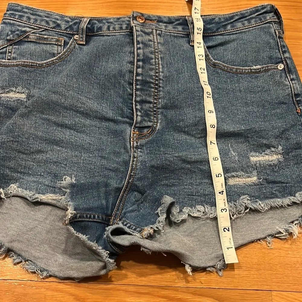 WE the free button fly jean shirt size 34. - Image 10