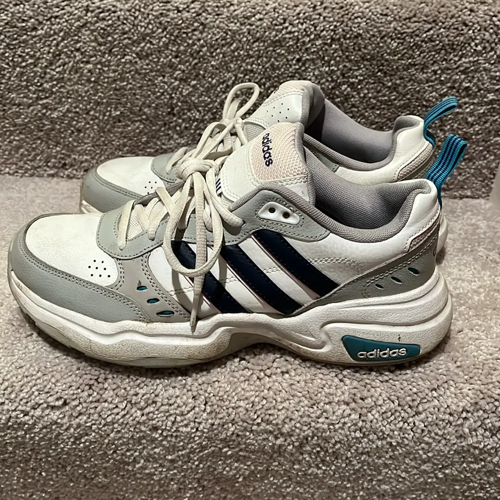Adidas sneakers women’s 8.5 - Image 2